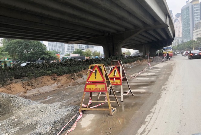 Nhiều tuyến phố lớn Hà Nội tiếp tục xén dải phân cách Nhiều tuyến phố lớn Hà Nội tiếp tục xén dải phân cách
