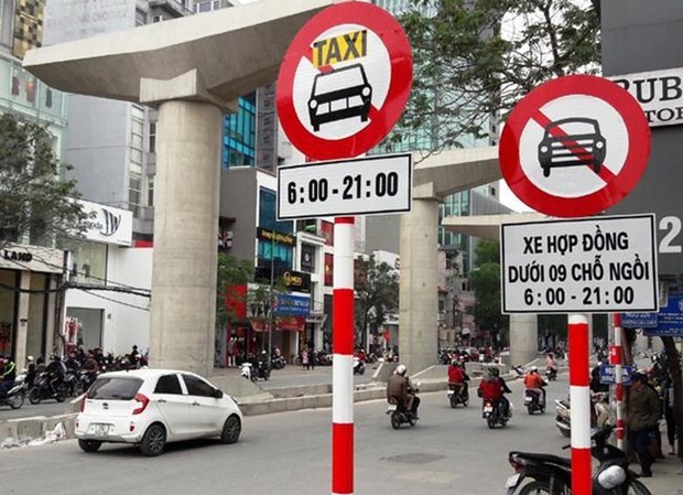Chính thức cấm xe hợp đồng trên 11 tuyến phố Cùng với taxi, Hà Nội chính thức cấm xem hợp đồng trong đó có Grab trên 110 tuyến phố