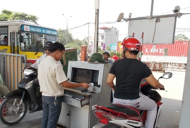 Làm rõ phí trông xe tại bến Nước Ngầm Làm rõ phí trông xe tại bến Nước Ngầm