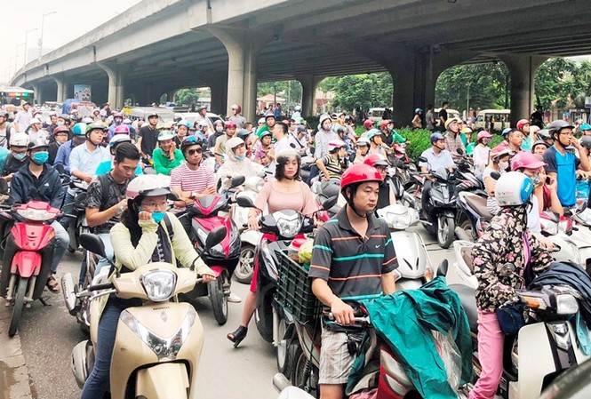 Thêm 5 huyện Hà Nội nằm trong vùng dừng xe máy Hà Nội hiện đang có 6,6 triệu phương tiện giao thông, mỗi năm tăng thêm 11%. Ảnh: T.Đảng