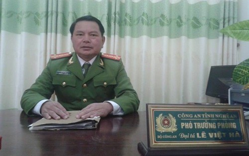 Cảnh sát hóa trang bác sĩ lật tẩy nghi can trốn truy nã Đái tá Lê Việt Hà. Ảnh: Hải Bình.
