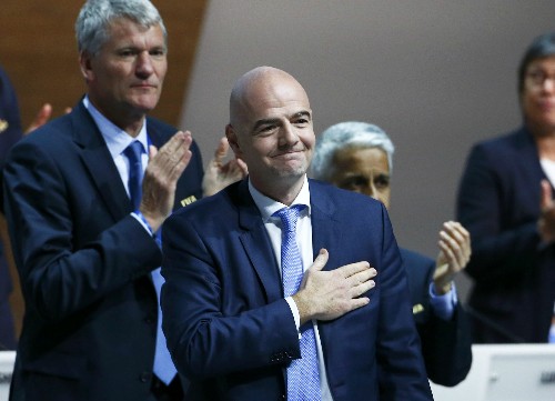 Gianni Infantino trở thành tân Chủ tịch FIFA Infantino quen mặt với người hâm mộ, với vai trò tiến hành các buổi bốc thăm ở Cup châu Âu. Ảnh: Reuters.