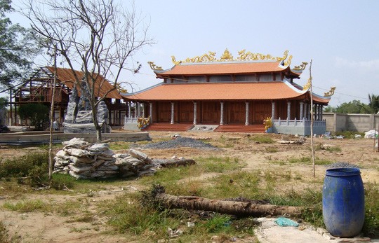 Hoài Linh phải mất hơn 20 tỷ mới có thể hoàn thiện được nhà thờ tổ? Cận cảnh nhà thờ tổ của danh hài Hoài Linh. Ảnh: TL.