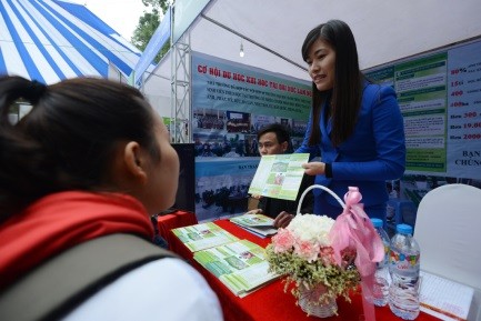 Bộ Giáo dục công bố nhiều điểm mới trong tuyển sinh ĐH,CĐ 2016 Thí sinh tìm hiểu thông tin tuyển sinh năm 2016