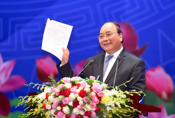 Thủ tướng: 2017 là năm giảm phí cho doanh nghiệp Thủ tướng Nguyễn Xuân Phúc