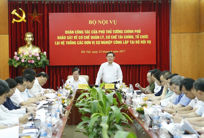 Xoá bỏ tâm lý ỷ lại vào ngân sách nhà nước Phó Thủ tướng Vương Đình Huệ và Đoàn công tác làm việc với Bộ Nội vụ.