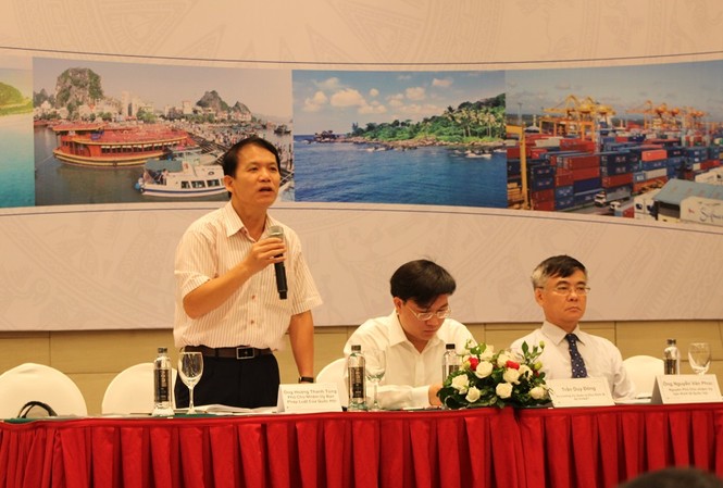 Băn khoăn quyền lực của Trưởng đặc khu kinh tế Đại diện Bộ KHĐT và Uỷ ban Pháp luật chủ trì hội thảo. Ảnh: Văn Kiên.