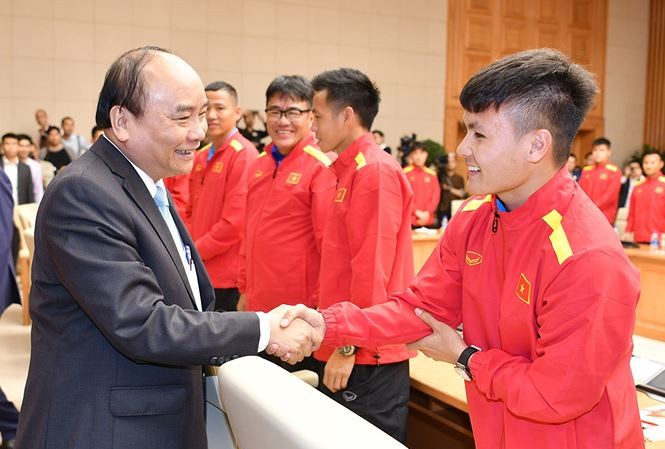 Thủ tướng mong đội tuyển Việt Nam giữ vững khát vọng chiến thắng Thủ tướng gặp gỡ đội tuyển bóng đá Việt Nam sau thành công tại AFF cup 2018. (ảnh Như Ý)
