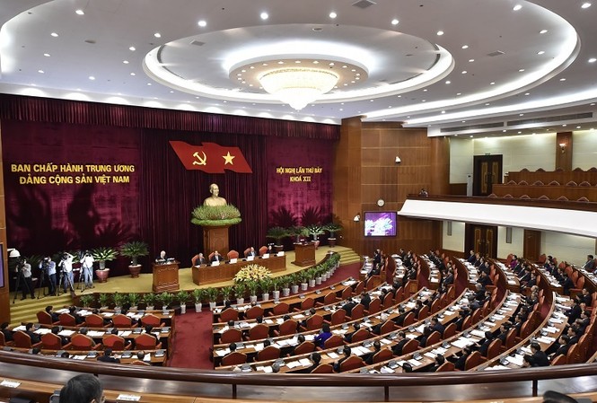 Bộ Chính trị ban hành quy định về kiểm tra, giám sát công tác cán bộ Hội nghị Trung ương 7