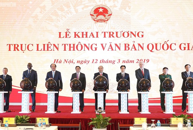 Tiết kiệm hơn 1.200 tỷ đồng tiền giấy, mực khi liên thông văn bản quốc gia Lễ khai trương trục liên thông văn bản quốc gia