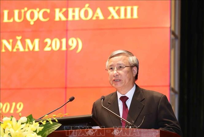 Bồi dưỡng kiến thức mới cho cán bộ quy hoạch Uỷ viên Trung ương Thường trực Ban Bí thư Trần Quốc Vượng phát biểu tại hội nghị (ảnh TTXVN)