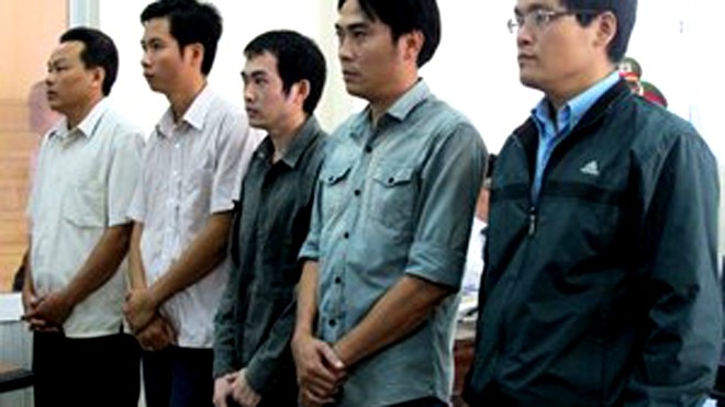 Chủ tịch nước yêu cầu xử nghiêm vụ công an dùng 'nhục hình' Quang cảnh phiên tòa sơ thẩm