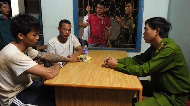 Bắt 23 con nghiện nhốt cán bộ rồi bỏ trốn Các đối tượng bỏ trốn bị bắt giữ tại cơ quan cảnh sát điều tra