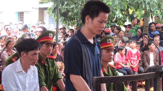 Nước mắt ông bố đánh chết con gái vì để mất bao tiêu Bị cáo tại phiên toà xét xử