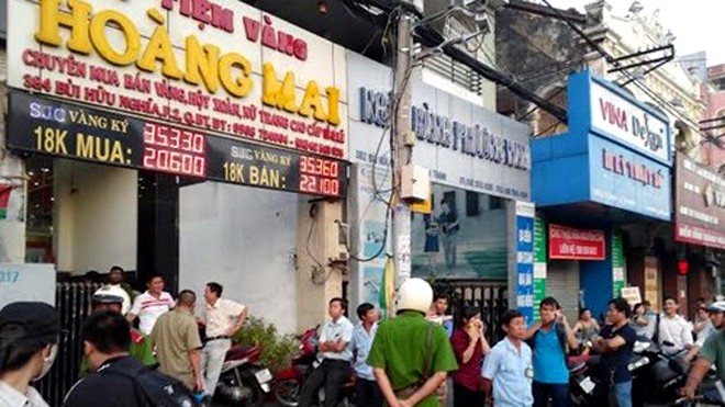 Tiệm vàng Hoàng Mai: Mua trái phép 100 USD, phạt 400 triệu đồng Tiệm vàng Hoàng Mai. Ảnh: Việt Nam+