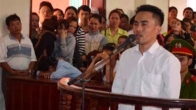 Vợ thừa nhận đi cà phê với người lạ, chồng điên cuồng gây án Bị cáo Mai Chiếm Thắng ngậm ngùi nói lời cuối cùng khiến nhiều người chứng kiến không thể cầm lòng
