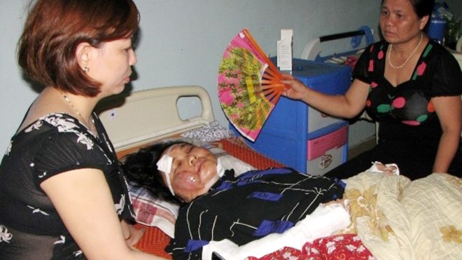 Bỏ ba nạn nhân giữa đường vì 'tưởng bị thương nhẹ' Hai mẹ con nạn nhân Hạnh hiện vẫn đang bị hôn mê, sức khỏe rất yếu