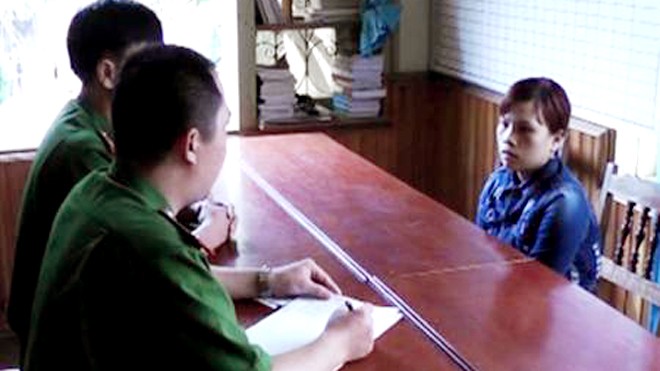 Bắt kẻ giả danh cô giáo để gây mê, bắt cóc trẻ em Cơ quan điều tra đang tiến hành lấy lời khai các đối tượng