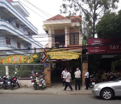 Nguyên giám đốc Công ty Lương thực Vĩnh Long tự tử Đám tang diễn ra khá trầm lắng