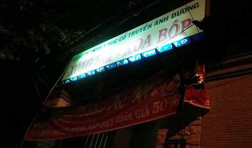 Cảnh sát đột kích tiệm xông hơi kích dục ở Sài Gòn Cơ sở xông hơi y học cổ truyền có nhân viên kích dục. Ảnh: Quốc Thắng.