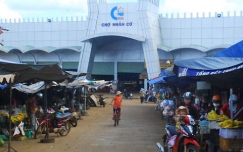Trộm đột nhập tiệm vàng lấy cắp tài sản trị giá gần 1 tỷ đồng Chợ Nhân Cơ nơi xảy ra vụ trộm cắp