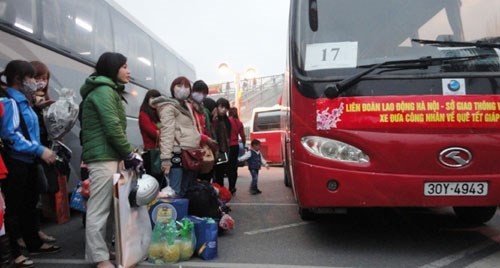 Hà Nội: 20.000 công nhân khó khăn được về quê đón Tết bằng xe miễn phí Hà Nội: 20.000 công nhân khó khăn được về quê đón Tết bằng xe miễn phí