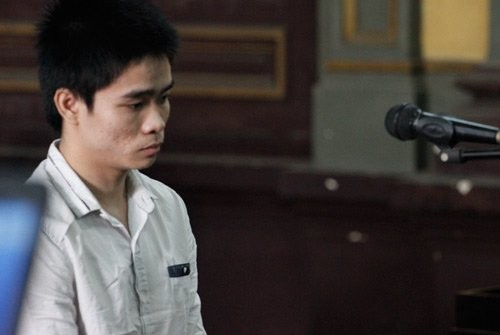 Nữ sinh lớp 10 sinh con sau khi bị hiếp dâm Bị cáo Sơn vào tù khi đứa con mình chỉ hơn một tuổi sau khi hiếp dâm D.