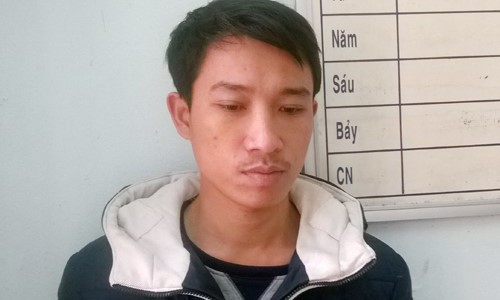 Người phạm luật dùng gậy sắt tấn công cảnh sát Đỗ Xuân Thanh. Ảnh: Công an cung cấp