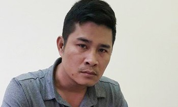 Phá khoá cửa vào ban đêm, ép nữ sinh nằm yên để gây án Phan Quốc Mạnh (36 tuổi) tại cơ quan điều tra. Ảnh: Hải Bình