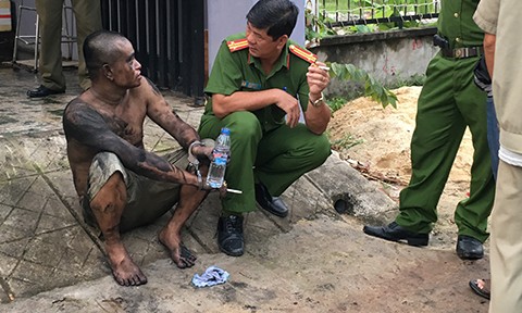 Người đàn ông nghi ngáo đá đốt nhà ở Bình Dương Ông Nguyễn Ngọc Thanh nghi ngáo đá và tự đốt nhà của mình