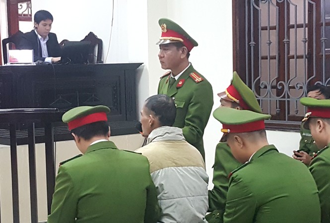 Hung thủ thảm án Quảng Ninh 4 lần cắn lưỡi tự tử Trong quá trình giam giữ, có 4 lần bị cáo đã có ý định tự tử bằng cách cắn lưỡi.