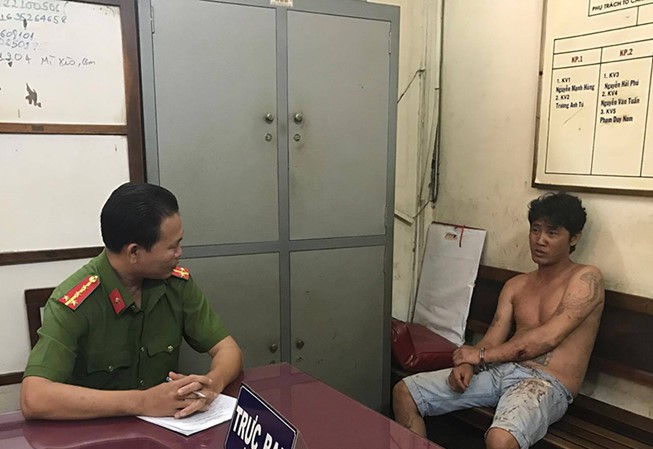 Mài dao cố thủ sau khi chém gục nam thanh niên Công an đang tạm giữ Thiên