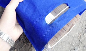 Cô gái bịa tin giao nộp công an 200 triệu đồng nhặt được Cọc tiền cô gái đăng trên Facebook