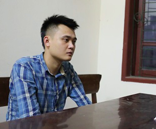 Cầm kiếm đi 'giải cứu' bạn bị vây đánh Nghi can Châu. Ảnh: C.A