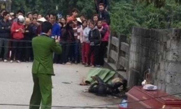 Một phụ nữ dội xăng lên người tự thiêu giữa đường Hiện trường vụ việc