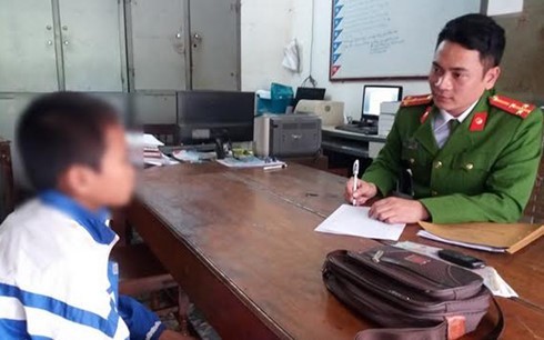 Học sinh lớp 5 chặn đường cướp tài sản của cụ 75 tuổi L.V.Y tại cơ quan công an