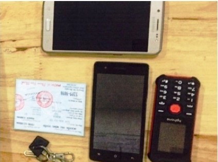 Nố súng bắt cướp ngay trên đường phố Sài Gòn Tang vật vụ án. Ảnh: C.A