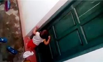 Cô giáo nhốt bé 4 tuổi trong nhà vệ sinh và bỏ quên... đến đêm Ảnh chỉ mang tinhsminh họa