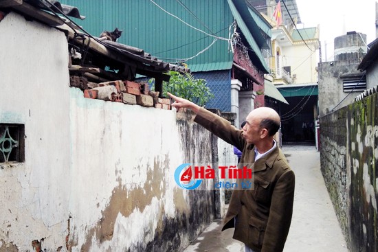 Bí thư chi bộ bị ném chất nổ vào nhà Ông Huỳnh chỉ phần công trình phụ bị hỏng do chất nổ gây ra