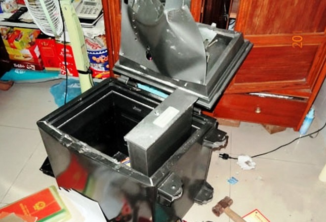 Ngủ say bị trộm đục két sắt lấy gần 600 triệu đồng Một vụ phá két sắt xảy ra trong thời gian quan. Ảnh chỉ mang tính minh họa