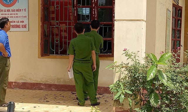 Nam thanh niên bất ngờ xông vào đập phá trụ sở ủy ban xã Công an huyện Hương Khê tiến hành kiểm tra hiện trường, điều tra nguyên nhân vụ việc