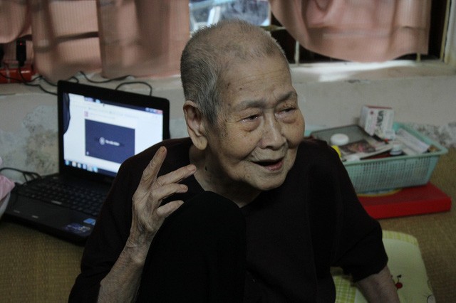 Gặp cụ bà 97 tuổi “siêu” công nghệ Cụ bà Lê Thi cho biết bí quyết trường thọ của mình chính là tinh thần ham học hỏi