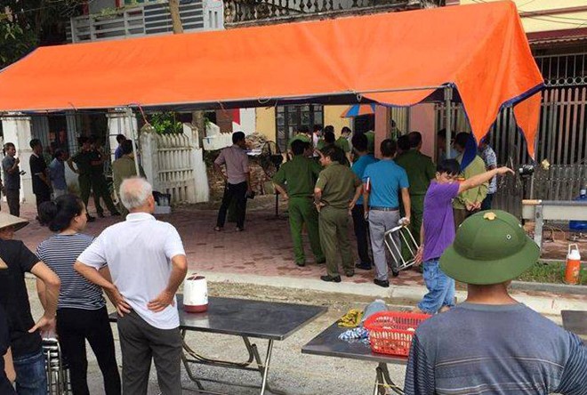 Nữ cán bộ đơn thân 59 tuổi nghi bị sát hại tại nhà Lực lượng chức năng khám nghiệm hiện trường