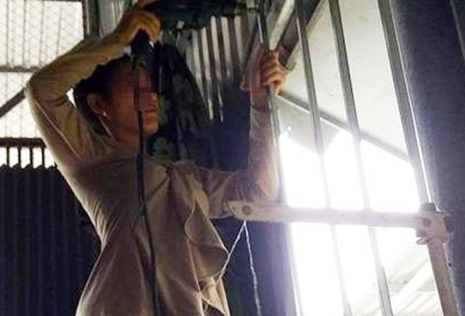 Vụ mẹ đơn thân xin đi tù vì bị hiếp dâm: VKS bác đơn Nhà nghèo, một mình nuôi hai con nên chị thợ may phải tự làm việc nặng nhọc trong nhà