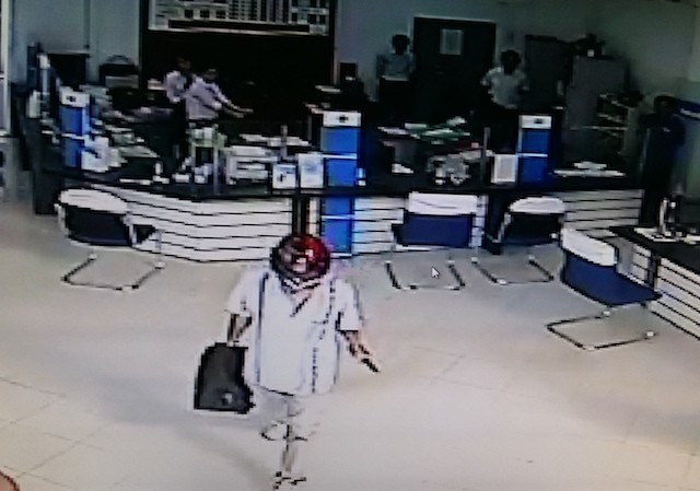 Công bố nhận dạng kẻ cướp ngân hàng ở Vĩnh Long Ảnh đối tượng trích xuất từ camera
