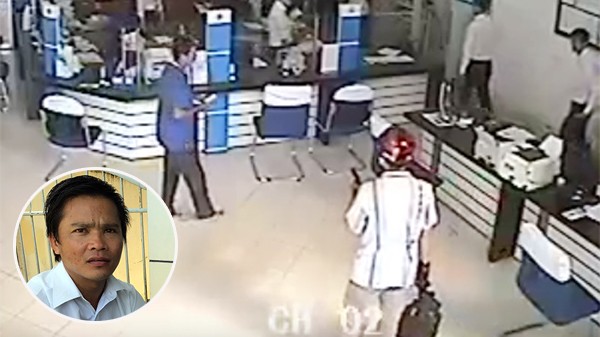 Bảo vệ ngân hàng ở Vĩnh Long: 'Tên cướp lên đạn dọa bắn tôi' Tên cướp cầm súng khống chế mọi người trong ngân hàng và gí súng vào đầu bảo vệ