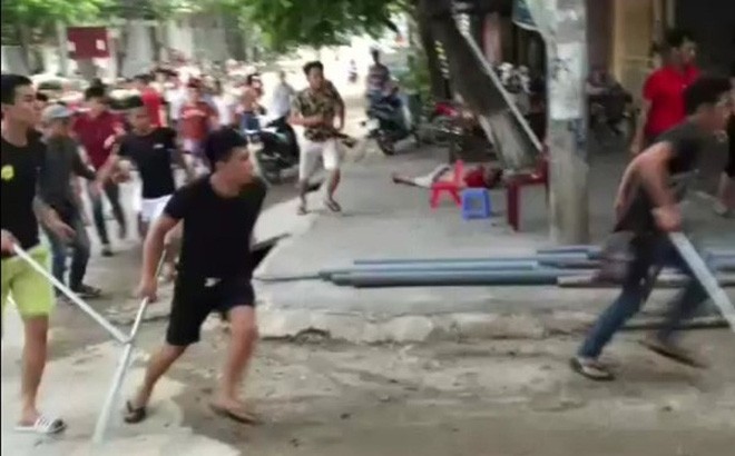 Trai làng truy sát người chơi điện tử vì nghĩ bị nhìn đểu Trai làng truy sát người chơi điện tử vì nghĩ bị nhìn đểu