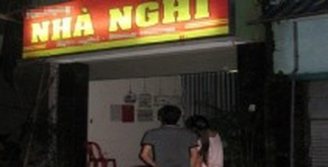 Nam thanh niên đưa bạn gái nhí 12 tuổi vào nhà nghỉ Nam thanh niên đưa bạn gái nhí 12 tuổi vào nhà nghỉ