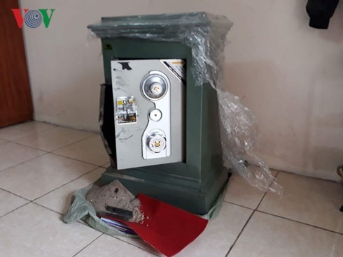 Dùng búa đinh phá két sắt trộm 200 triệu đồng Két sắt nhà ông Sơn bị Doanh dùng búa đinh phá hư hỏng