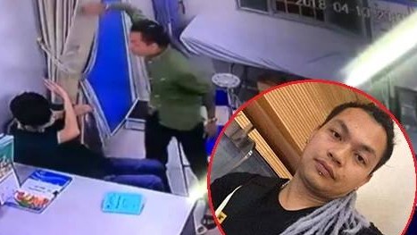 Chân dung bố bệnh nhi đánh bác sỹ bệnh viện Xanh Pôn Trương Văn Thanh hành hung, đánh thẳng vào mặt bác sỹ Xanh Pôn ngay tại phòng bệnh. Ảnh cắt từ clip